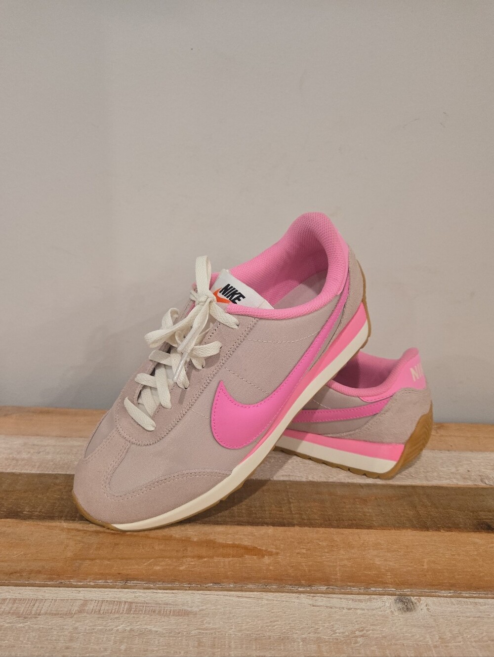 Nike Pacific Women Size 9 Silt Red Pink Spell Gum Athletic Running Sneaker